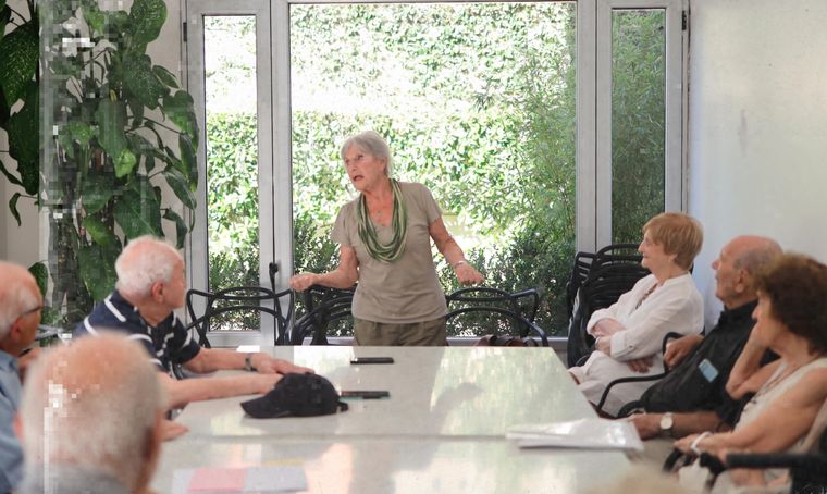 Reunión quincenal del grupo en Buenos Aires, donde comparten sus vivencias. Foto: Instagram