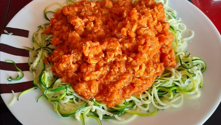 Los zoodles tienen hasta un 90% menos de calorías que la pasta tradicional. Los zoodles tienen hasta un 90% menos de calorías que la pasta tradicional.