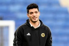 Raul Jiménez se recupera del fuerte golpe en su cabeza.