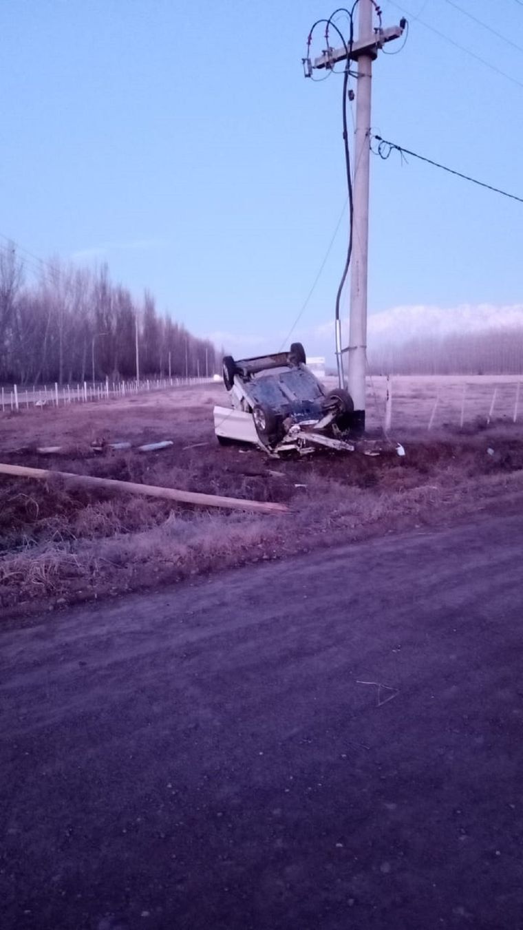Un auto volcó en el Valle de Uco, una mujer resultó herida y el conductor dio positivo de alcoholemia Foto: Ministerio de Seguridad de Mendoza