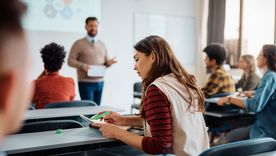 La inteligencia artificial detecta carreras poco visibles con alta demanda laboral.