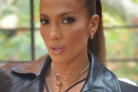 Jennifer Lopez es una diva que se atreve a cualquier look en todo momento. Foto: Instagram @jlo