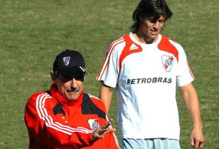 Cappa, con Almeyda. Foto: fotostelam