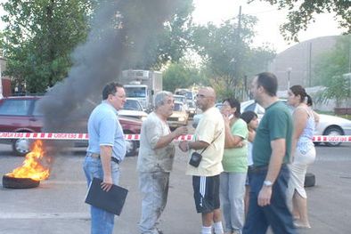 MDZol | El piquete de los indignados vecinos de la zona. Foto: Carlos Villazón-MDZ