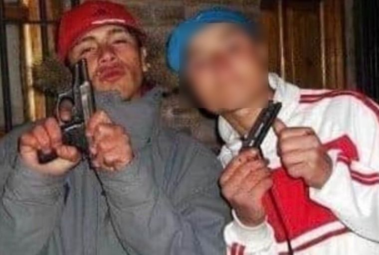 Pandilla Piolo -con gorrita roja- y sus amigos asaltaron a Ríos. Él terminó muerto.