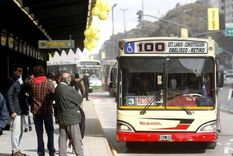 Peligro La línea 100 une algunos barrios del norte con la zona sur de la ciudad. Foto: @guidomtt·
