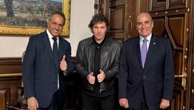 Javier Milei junto a Guillermo Francos y Daniel Scioli