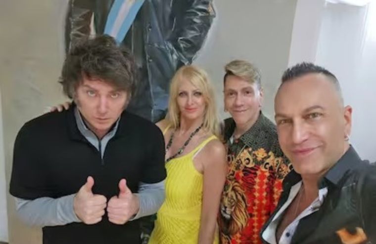 Javier Milei con Yuyito González, Roberto Piazza y su pareja Walter . Foto: Instagram de Roberto Piazza