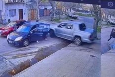 Las víctimas lograron huir, pero uno de los disparos de los asaltantes alcanzó el paragolpes trasero del auto. Foto: NA Las víctimas lograron huir, pero uno de los disparos de los asaltantes alcanzó el paragolpes trasero del auto. Foto: NA