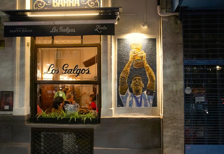 El Bar Los Galgos es un ícono de Buenos Aires que se renueva sin traicionar la tradición de la comida clásica porteña.