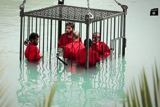 Foto: http://www.mirror.co.uk/news/world-news/isis-brutally-execute-prisoners-drowning-5934470