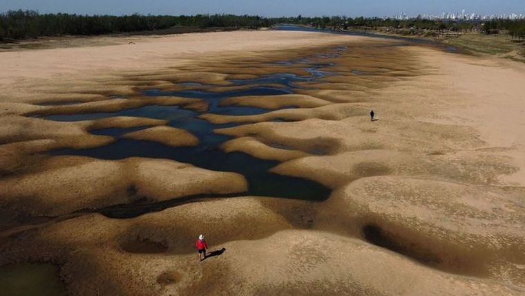 Vista aérea del río Paraná, cerca de la ciudad de Rosario, en Argentina. Foto: GETTY IMAGES