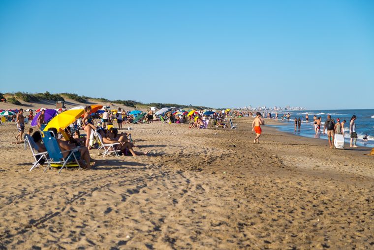 El pueblo de Mar de las Pampas integra bosque y playa en un paisaje natural protegido. El pueblo de Mar de las Pampas integra bosque y playa en un paisaje natural protegido.