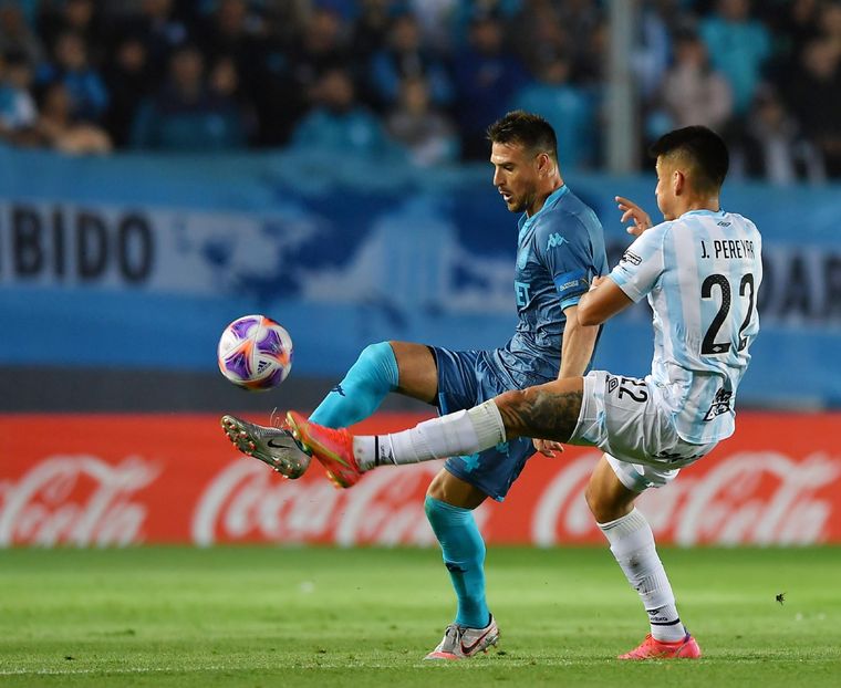 Racing le gana a Atlético Tucumán desde los 5 del primer tiempo. Foto: Luna Maximiliano - Télam