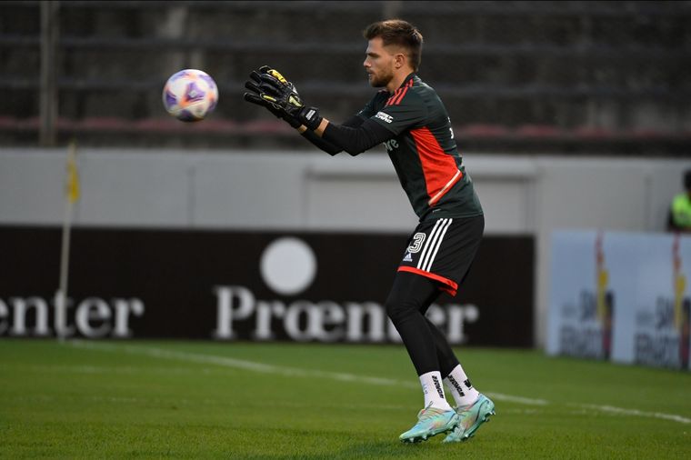 Centurión y un blooper en el amistoso de River. Foto: River Plate