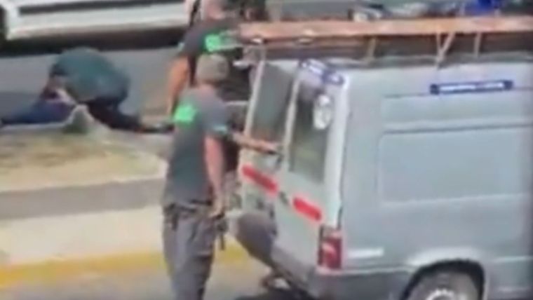 Un testigo captó el momento de la agresión.&nbsp;