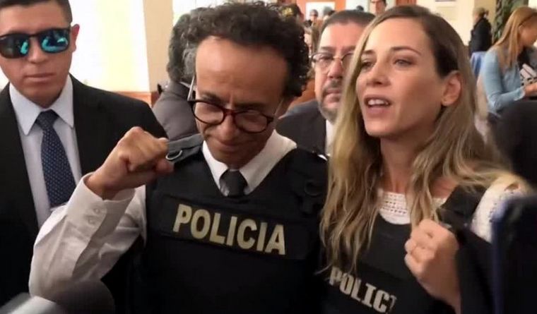 Christian Zurita y González Náder Zurita y su vice González Náder, cuando fueron a votar con chalecos antibalas. Foto: Efe.