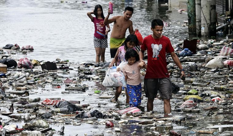 tifón inundaciones basura huracán lluvias efe