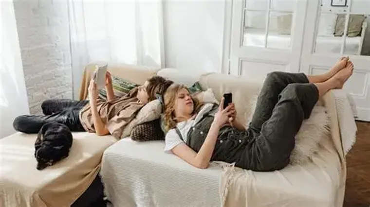 El trabajo del adolescente incluye necesariamente el trabajo de los padres y cuidadores. El trabajo del adolescente incluye necesariamente el trabajo de los padres y cuidadores.