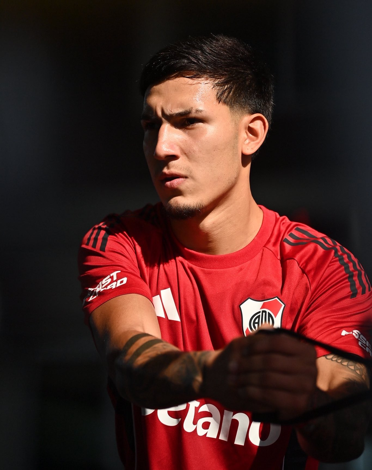 Tobías Ramírez recibió el alta médica en River y estará a disposición de Coudet.