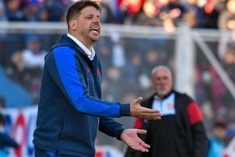 Damián Ayude, DT de San Lorenzo, en la victoria 1-0 ante Instituto por la sexta fecha del Clausura. Damián Ayude, DT de San Lorenzo, en la victoria 1-0 ante Instituto por la sexta fecha del Clausura.