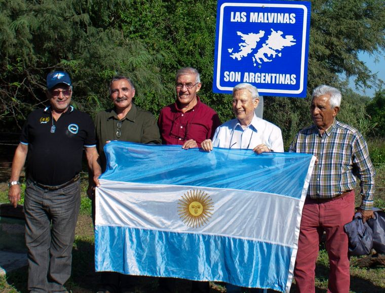 Loa Veteranos de guerra, Francisco Scarpitto, Hugo Quiroga, Miguel Fonseca, Rubén Abalos Aliaga y Angel Camut Foto: Juan de Sousa