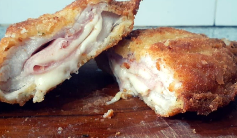 Receta de milanesa rellena de jamón y queso para disfrutar en familia.