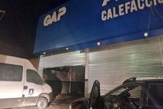 Este miércoles por la mañana el fuego ya había sido extinguido, pero seguían trabajando en el lugar