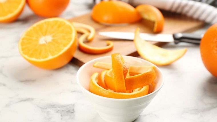 La cáscara de naranja son aliadas para la jardinería. Foto: Shutterstock La cáscara de naranja son aliadas para la jardinería. Foto: Shutterstock