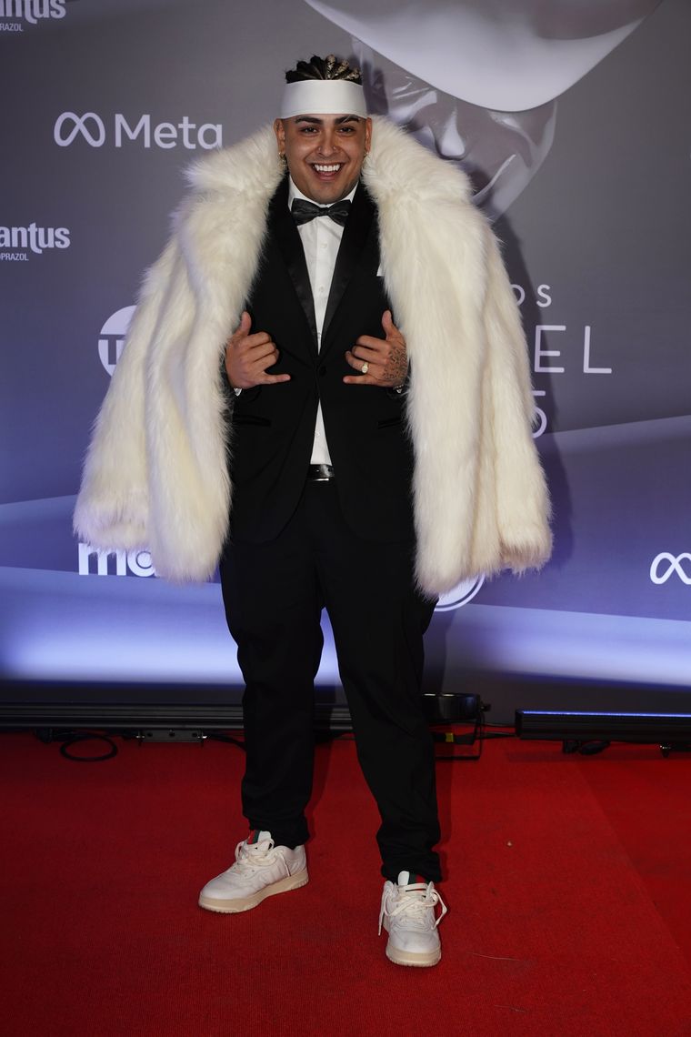 El look de Callejero Fino en los Premios Gardel 2025. El look de Callejero Fino en los Premios Gardel 2025.