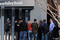 Los clientes hacen filas para recuperar sus depósitos Foto: GETTY IMAGES