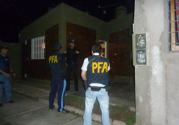 El allanamiento en la casa del barrio Unión y Fuerza.
