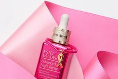 Te contamos la historia sobre el cáncer de mama que envuelve a Estée Lauder Foto: Estée Lauder