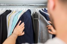 Truco casero para eliminar el olor a humedad del placard. Foto: Shutterstock