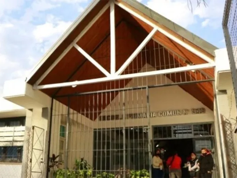 El hombre se descompensó cuando estaba por votar