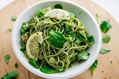 Con esta fácil receta podrás preparar unos deliciosos espaguetis al pesto Foto: Shutterstock