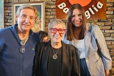 Emir Félix, Marisa Uceda y Teresa Parodi en el centro. 