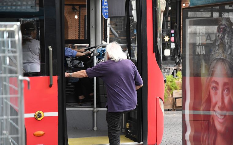 El gobernador confirmó que a partir de mayo subirá el precio del boleto de colectivo. Foto: Rodrigo DAngelo / MDZ