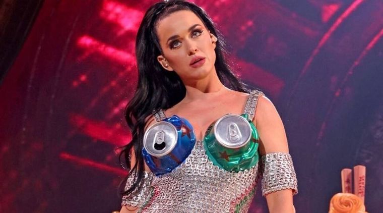 Katy Perry tiene un accidente arriba del escenario y preocupa a sus fans Katy Perry Foto: Page Six