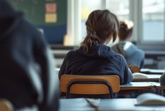 La provincia de Buenos Aires autorizo una suba del 7,5% en las cuotas de los colegios privados Foto: Imagen generada con Midjourney