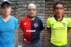 Los tres detenidos por robar cables en el barrio porteño de San Cristobal Foto: NA