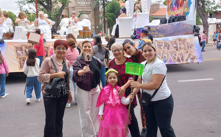Familia Camila Comini Godoy Cruz Carrusel Vendimia.