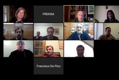 Una reunión por Zoom.