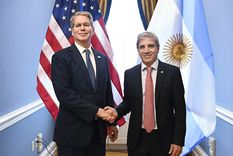 El secretario del Tesoro de EE.UU., Scott Bessent, y el ministro de Economía Luis Caputo, sellaron un acuerdo en octubre que supone la asistencia financiera para afrontar los pagos de la deuda argentina.