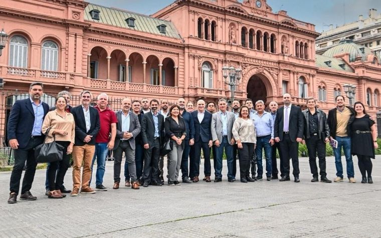 Luego del escándalo del pago para el acto de Milei, Karina los bancó. Foto: X.