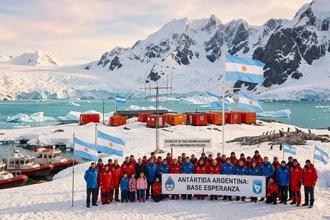 Mientras en Malvinas tenemos todo para perder, no nos ocupamos de la Antártida, donde hay muchísimo para ganar. Mientras en Malvinas tenemos todo para perder, no nos ocupamos de la Antártida, donde hay muchísimo para ganar.