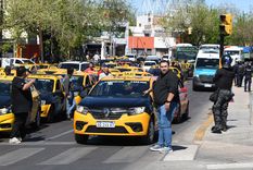 taxis, remises y apps: el desafio de regular un servicio que no puede parar