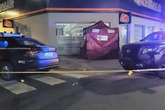 El hombre fue hallado apuñalado en plena vía pública en el barrio de Belgrano. 