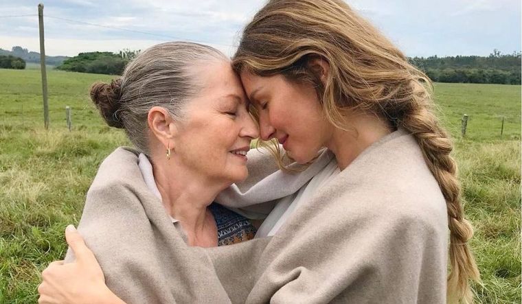 La madre de Gisele Bündchen luchaba contra un feroz cáncer hace tiempo.