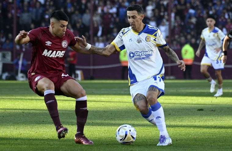 Ángel Di María jugó fue su primer partido fuera de casa tras su regreso y convirtió el gol del triunfo de Rosario Central. Eso sí, fue recibido como un campeón del mundo.&nbsp;